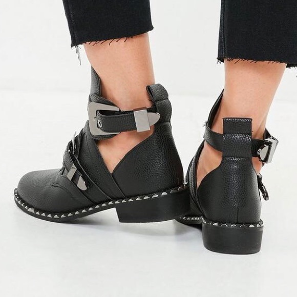 Missguided Black Cut Out Ankle Boots - Picture 3 of 4